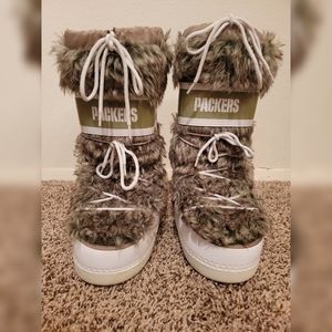 SOLD - Rare Official NFL Green Bay Packer Furry Moon Boots